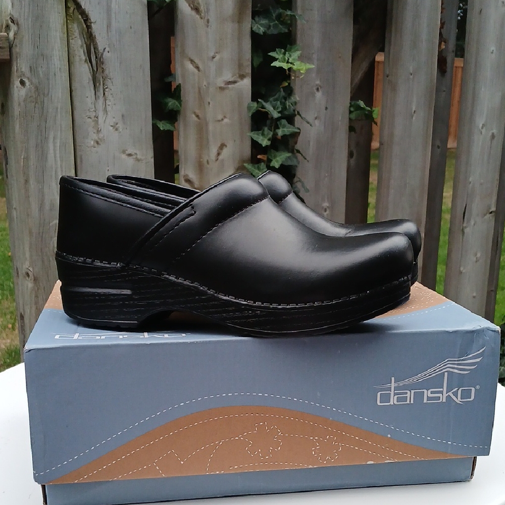 NEW Dansko Clogs Womens Black Leather (narrow) Work Stability Comfort Shoe